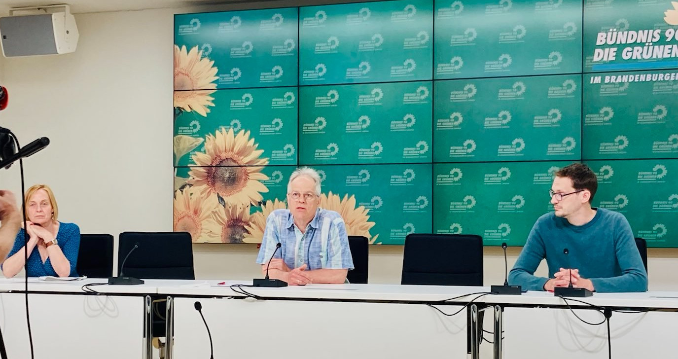 Petra Budke, Heiner Klemp und Benjamin Raschke stellen in der Pressekonferenz der Fraktion am 15. Juni die Änderungen der Kommunalverfassung vor.