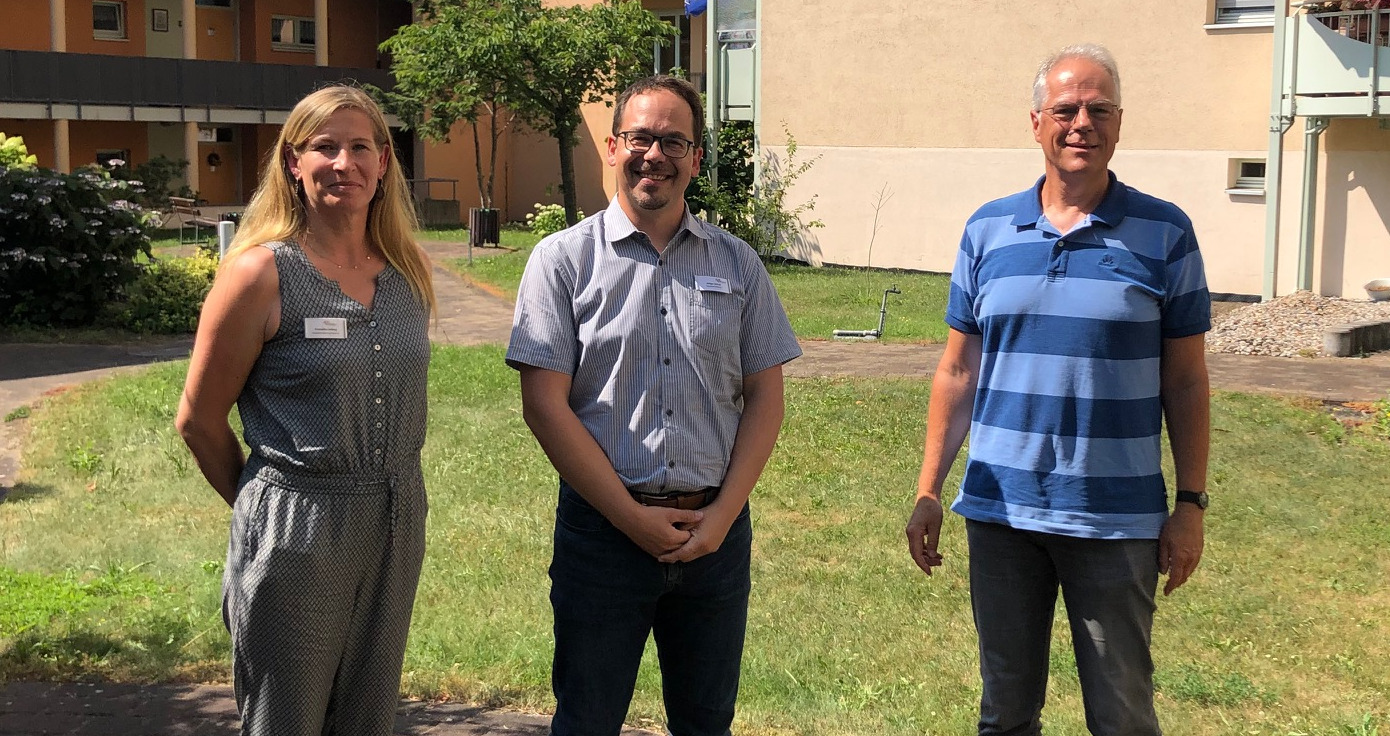 Besuch beim Senioren- und Pflegezentrum Brandenburg/Havel: Ausbildungskoordinatorin Franziska Hellwig, Geschäftsführer Holger Schult und Heiner Klemp.