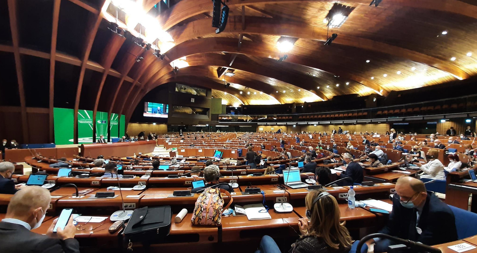 Blick in den Plenarsaal während des KGRE-Plenums im Europapalast in Straßburg.