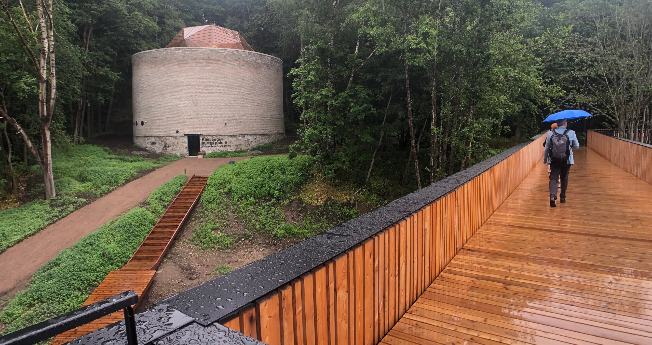 Kühnes Projekt: Das Viimsi Artium verschmilzt gewissermaßen mit seiner Umgebung. Der einst militärisch genutzte Turm wird künftig zeitgenössische Kunst beherbergen.